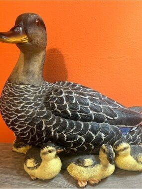 Decorative Resin Duck with Ducklings Figurine - Black and Yellow